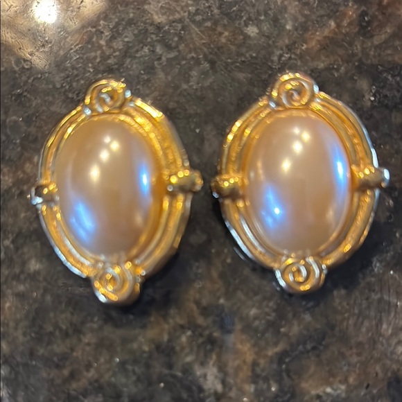 Elegant Gold and Cream clip statement Earrings - Picture 1 of 3